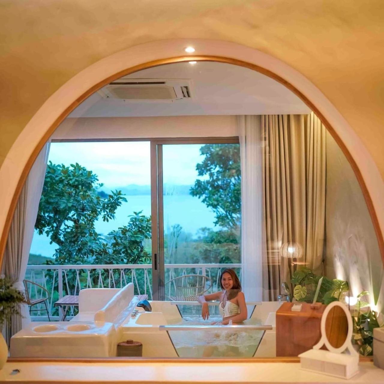 Le La Lake Resort And Spa Kaeng Kachan Buitenkant foto