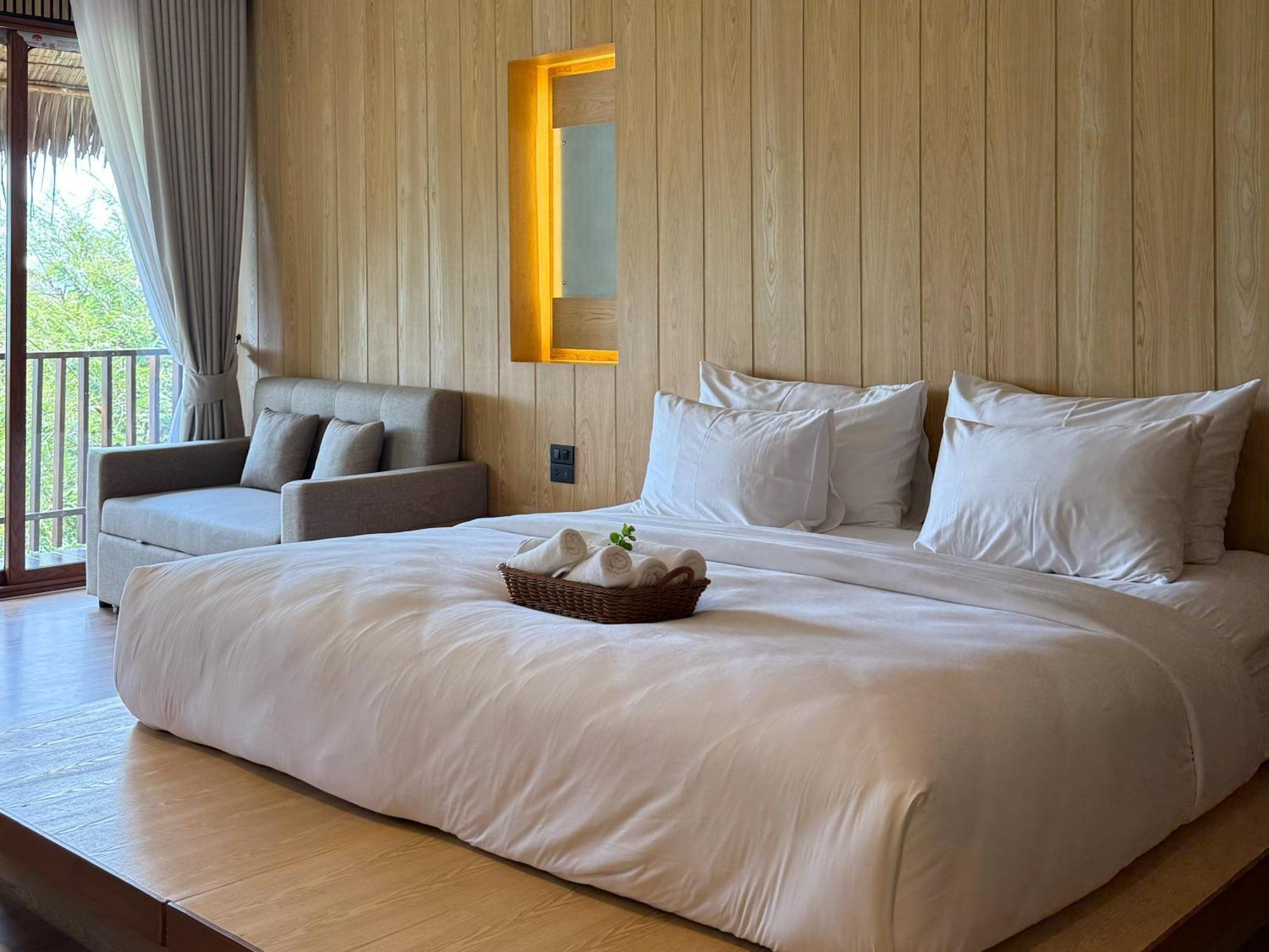 Le La Lake Resort And Spa Kaeng Kachan Buitenkant foto