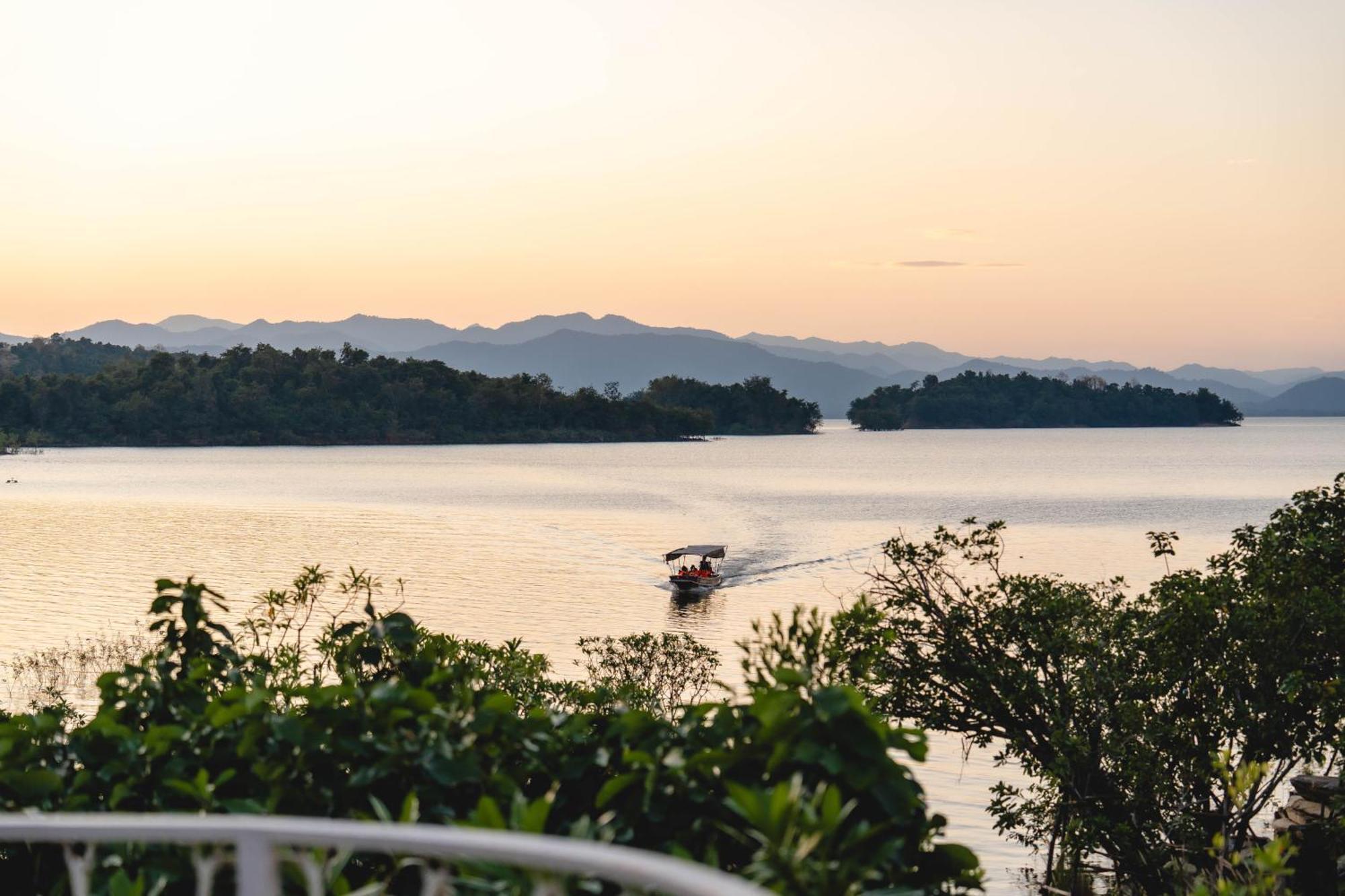 Le La Lake Resort And Spa Kaeng Kachan Buitenkant foto
